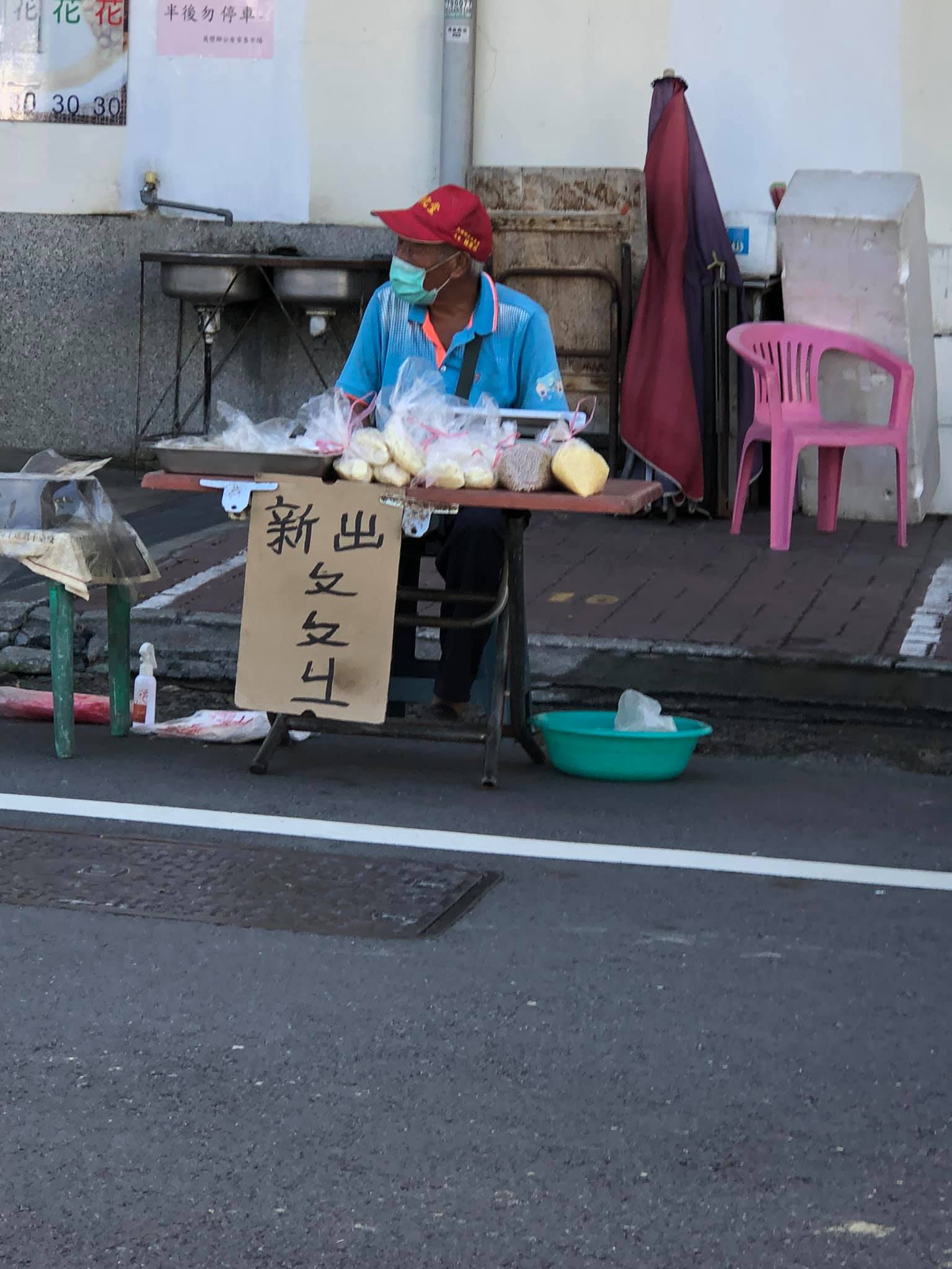 屏東阿北「擺攤寫ㄆㄆㄐㄧ」到底賣蝦米？網友瘋狂亂猜「客家人秒解答」：老一輩最愛吃