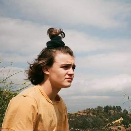 強尼戴普兒子長大了！23歲「電眼帥氣正臉」近照曝光　 遺傳老爸高顏值「還有六塊腹肌」超優質❤️