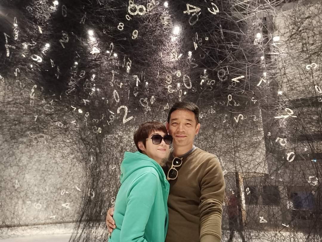 再忙，孩子也要自己顧！岑永康夫妻輪班合作「全時間帶孩子」從沒補習　砸千萬「送兒女赴紐西蘭念書」再累也值得