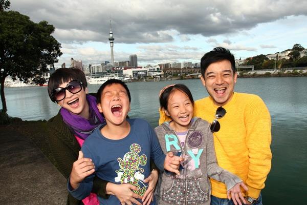 再忙，孩子也要自己顧！岑永康夫妻輪班合作「全時間帶孩子」從沒補習　砸千萬「送兒女赴紐西蘭念書」再累也值得