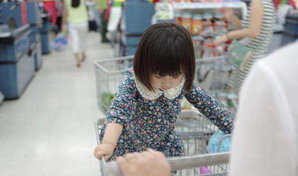 孩子口渴打開飲料！媽媽超市櫃檯前結帳「遭要求10倍賠償」　她不服「理性討公道」負責人出面道歉
