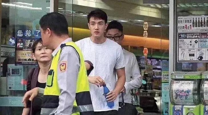 21年分手17次！蕭亞軒發文疑又分手「小16歲男友」　回顧戀愛過往「破裂早有端倪」