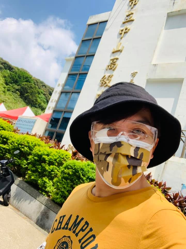被封小氣歌手！許志豪對自己超摳「出門只帶15元搭公車」愛撿回收　晉身百萬俱樂部「賺來的全給家人花」