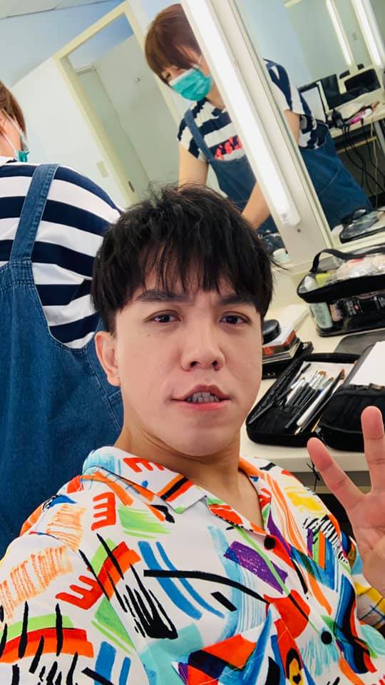 被封小氣歌手！許志豪對自己超摳「出門只帶15元搭公車」愛撿回收　晉身百萬俱樂部「賺來的全給家人花」