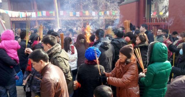 上香的根數有講究！「3根 6根 9根」含義不同　不懂「別亂拜」否則祈福變觸霉頭