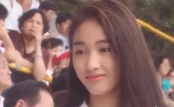 出生豪門變落魄千金！為救弟弟「嫁給大15歲殘疾富豪」　連生3女「換夫姓」退圈13年風采依舊