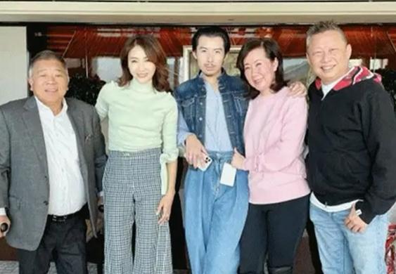 出生豪門變落魄千金！為救弟弟「嫁給大15歲殘疾富豪」　連生3女「換夫姓」退圈13年風采依舊