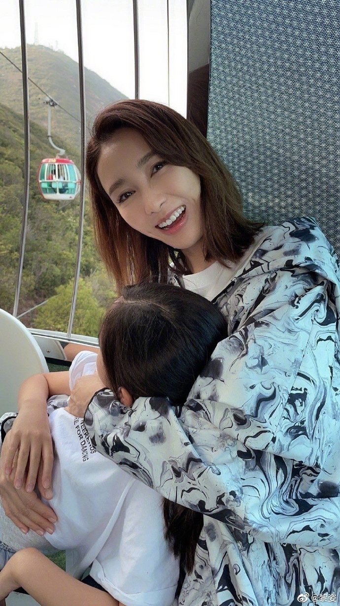 出生豪門變落魄千金！為救弟弟「嫁給大15歲殘疾富豪」　連生3女「換夫姓」退圈13年風采依舊