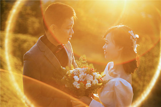 結婚當天去領證！被工作人員提醒「女友鞋帶鬆了」　男子「低頭一看」立刻跑出門悔婚