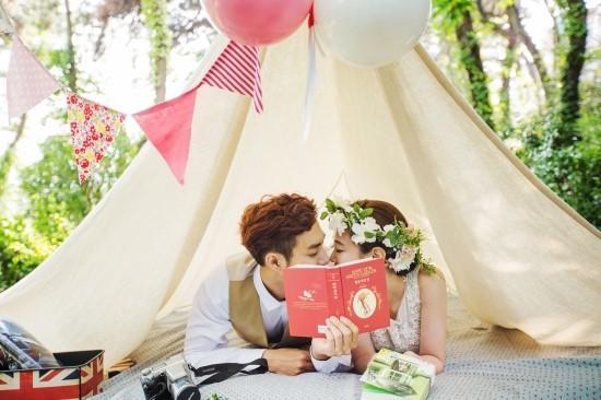 結婚當天去領證！被工作人員提醒「女友鞋帶鬆了」　男子「低頭一看」立刻跑出門悔婚