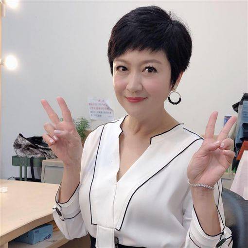 年輕10歲不復胖！崔佩儀「幸福肥48→84公斤」健檢全紅字　半年鏟20公斤「56歲素顏近照」超逆齡