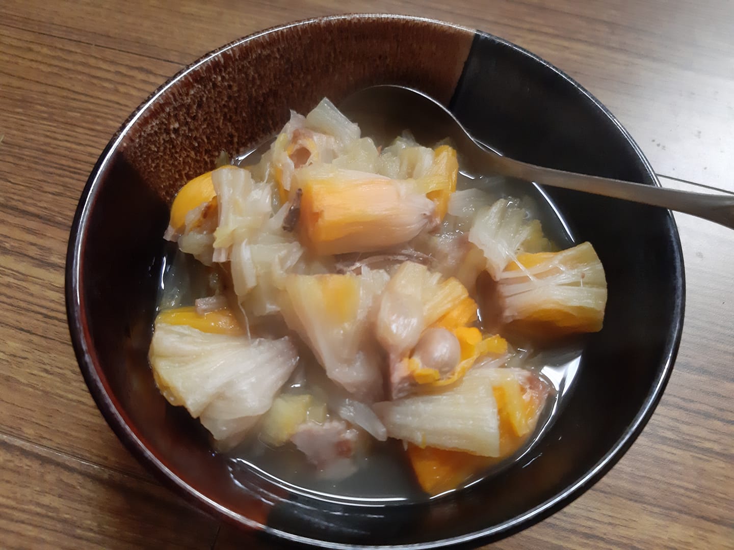 不是波羅蜜！她曬出「朋友送詭異果實」愣問：要怎麼吃　內行老饕喊「是花蓮人的回憶」：煮湯超營養