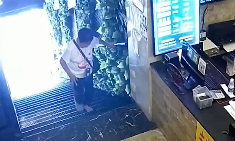 老奶奶「一個人每天報到網咖看劇」持續了1年　店長好奇詢問「奶奶家其實有電視」真正原因超心酸