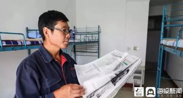 圓了30年的遺憾！51歲工人考大學「白天養家晚上上課」　成績優異「畢業後第一時間回工地」：心滿意足