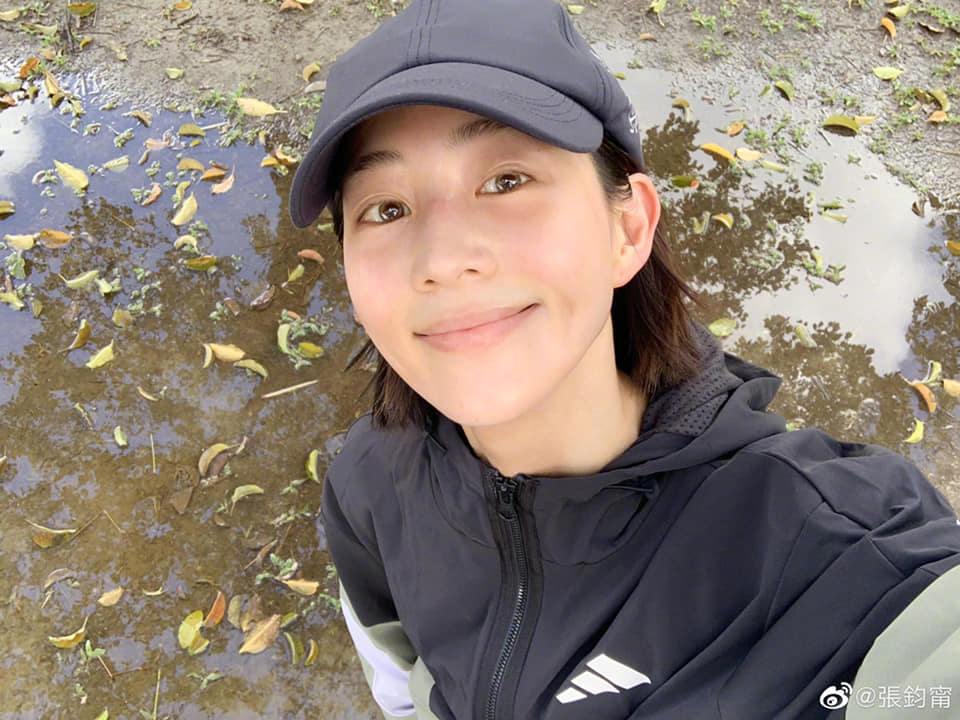 張鈞甯的成功是被教出來！鄭如晴「寧讓女兒在全校罰站」不當跑腿媽　她很慶幸：時間是花在和「孩子聊天」