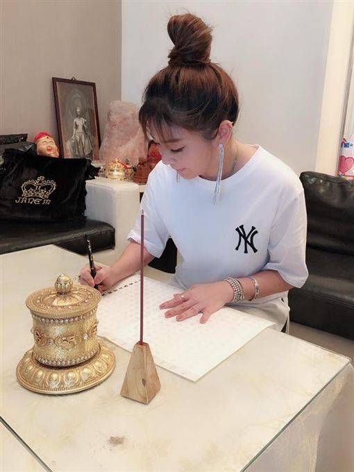 寧可信其有！王彩樺「全家高速公路遇禍」憑1物擋煞躲死劫　從小與媽祖結緣「親揭玄妙靈動感應」反應嚇壞眾人