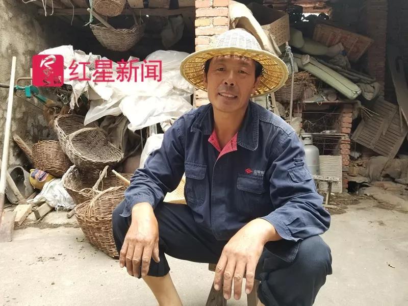 圓了30年的遺憾！51歲工人考大學「白天養家晚上上課」　成績優異「畢業後第一時間回工地」：心滿意足