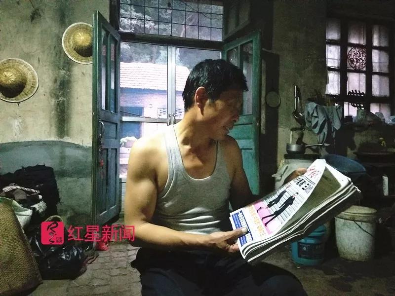 圓了30年的遺憾！51歲工人考大學「白天養家晚上上課」　成績優異「畢業後第一時間回工地」：心滿意足