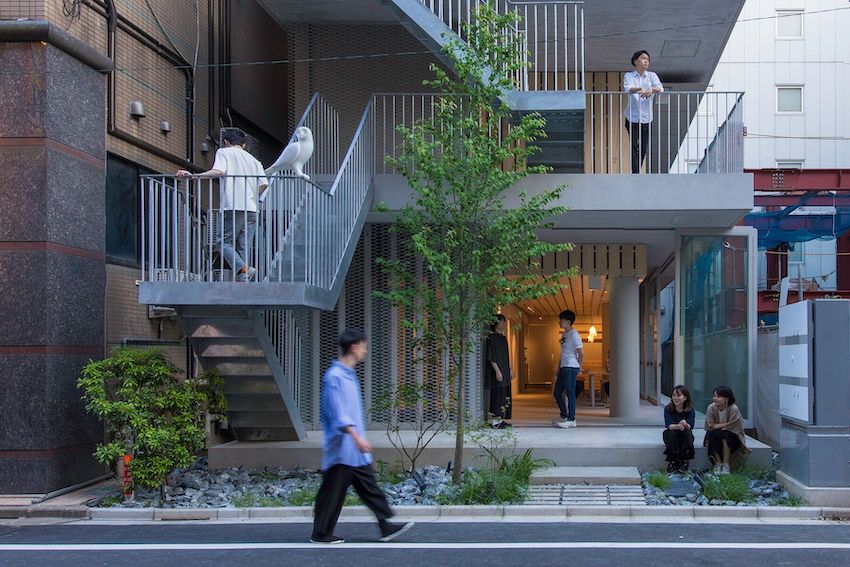 別出心裁的設計！日本飯店「樓梯故意蓋外面」反而成賣點　置身其中「看出去視野美翻」難怪會爆紅