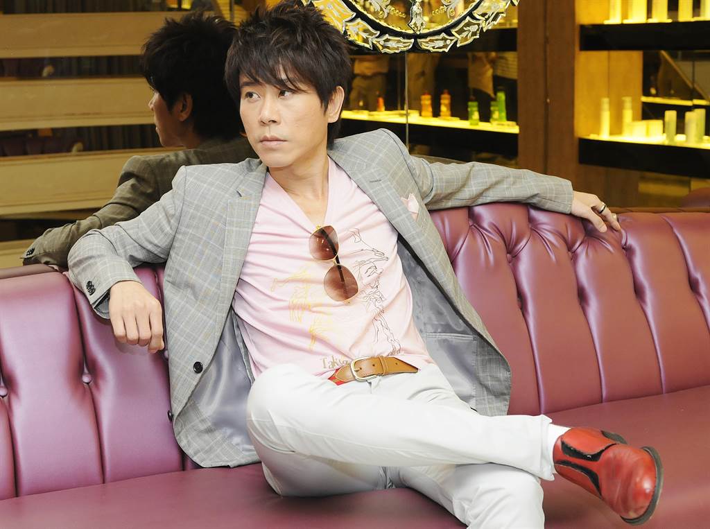 演藝圈童話！《特別的愛給特別的你》原唱「結婚21年零緋聞」依然會心動　「成就歸功好太太」54歲超凍齡