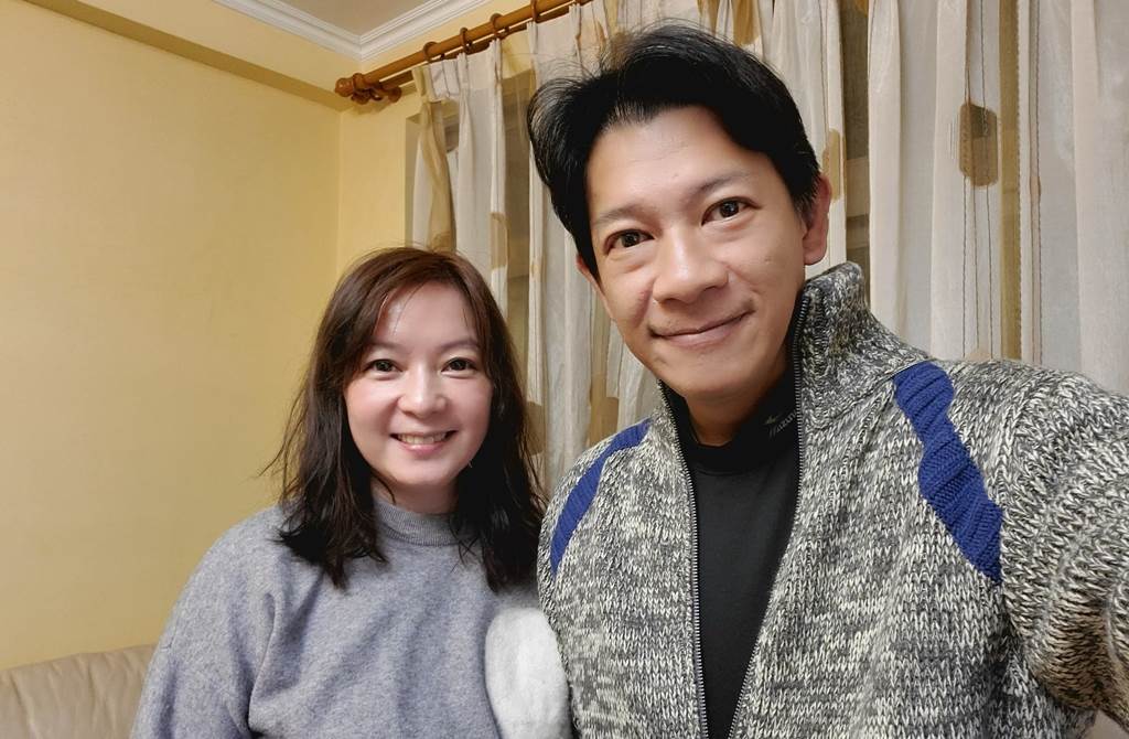 老公糟蹋廚房20年！谷懷萱親曝「賢慧改造現況照」秒變防疫密基地　「夫妻自得其樂下廚」網笑虧：他上輩子燒好香