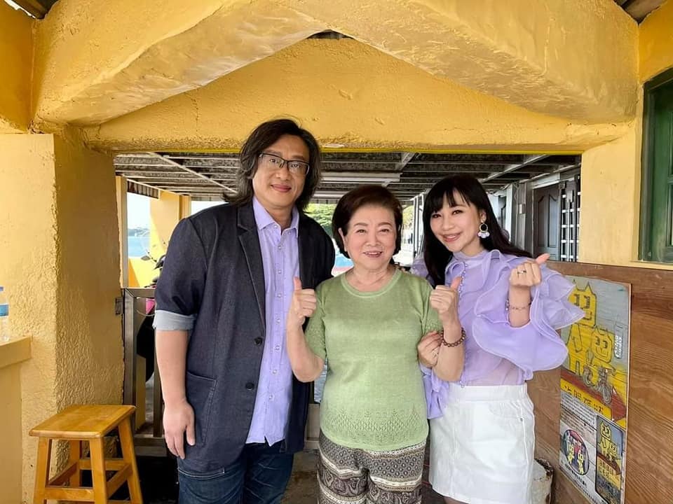 改唱紅包場！軍中情人喊「一點也不丟臉」驚人收入曝光　「乾媽是演藝圈大咖」她感恩：比親生更親