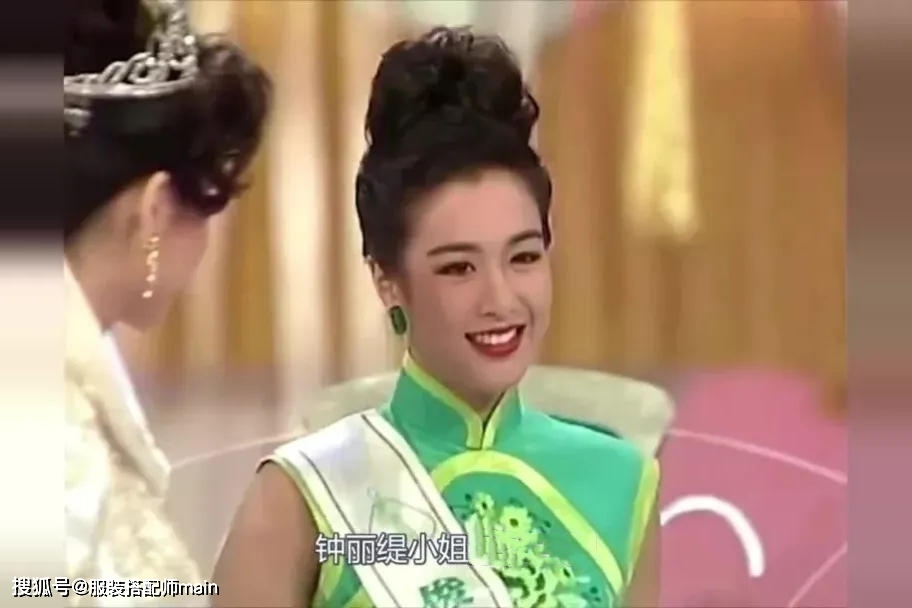 23歲奪華裔小姐冠軍！「和邱淑貞齊名」精通5國語言　46歲帶3子「嫁小13歲老公」再拼第四胎