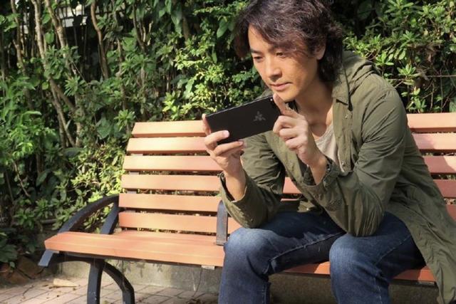 罕見同框！47歲蒙嘉慧開直播「老公鄭伊健驚喜客串」　大秀發福身材「網翻舊照揭原因」直呼：根本幸福肥