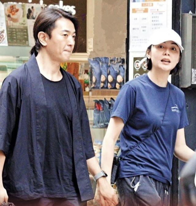 罕見同框！47歲蒙嘉慧開直播「老公鄭伊健驚喜客串」　大秀發福身材「網翻舊照揭原因」直呼：根本幸福肥
