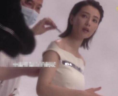 曾去廟裡重金求子！41歲高圓圓近照「小腹凸起」飄孕味　被抓包「吃孕期維生素」疑懷二胎