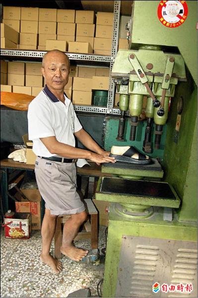 行善足跡遍布全台！75歲阿伯「打赤腳行善」20年捐6千萬　「開心窩20坪房」生活簡樸：錢夠用就好