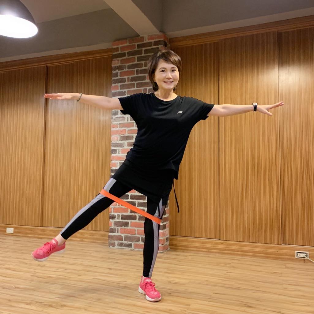 沈春華預約AZ疫苗「兒子中肯分析」網讚爆：觀念很正確　自曝「兒1周零用錢不到400」多少能耐有多少開支