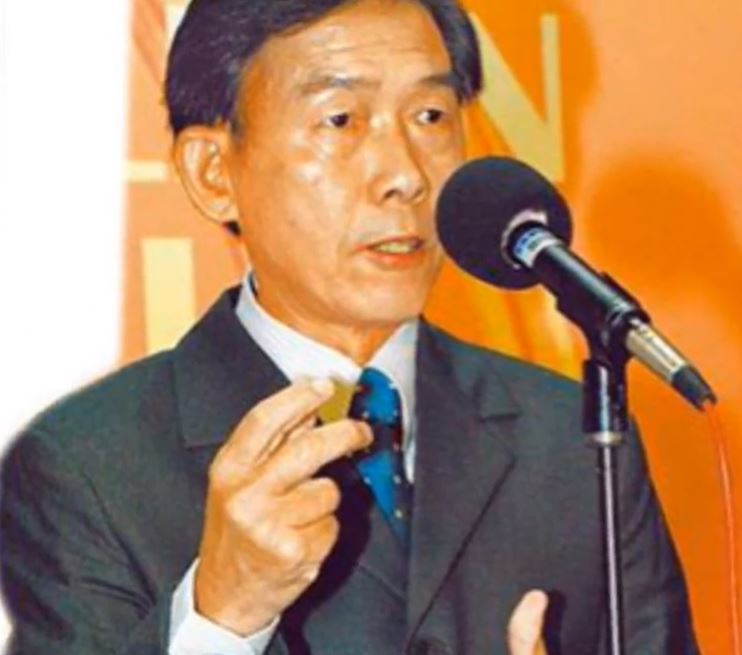 永遠的電台情人！李季準「重現《感性時間》嗓音」勾懷舊回憶　為保聲音「患重症卻拒絕治療」忘記所有人
