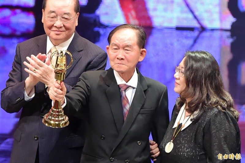 永遠的電台情人！李季準「重現《感性時間》嗓音」勾懷舊回憶　為保聲音「患重症卻拒絕治療」忘記所有人