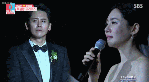 7歲被母親罵「你不配活著」！17歲被棄38歲遠嫁異國　今丈夫深夜「抱美女坐大腿」引全網撕