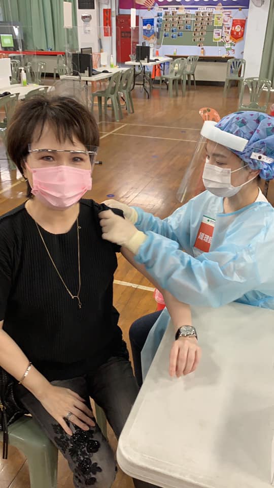 沈春華預約AZ疫苗「兒子中肯分析」網讚爆：觀念很正確　自曝「兒1周零用錢不到400」多少能耐有多少開支