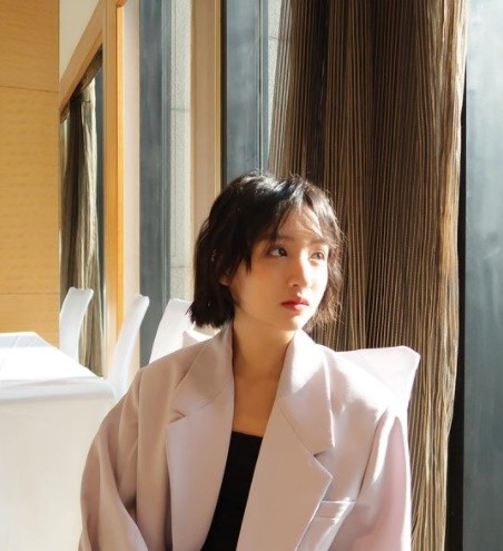 隱退後更精彩！《開心鬼》混血女神「嫁名校同學消失30年」再露面　變身大老闆「17歲愛女引轟動」