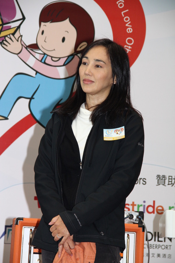 隱退後更精彩！《開心鬼》混血女神「嫁名校同學消失30年」再露面　變身大老闆「17歲愛女引轟動」