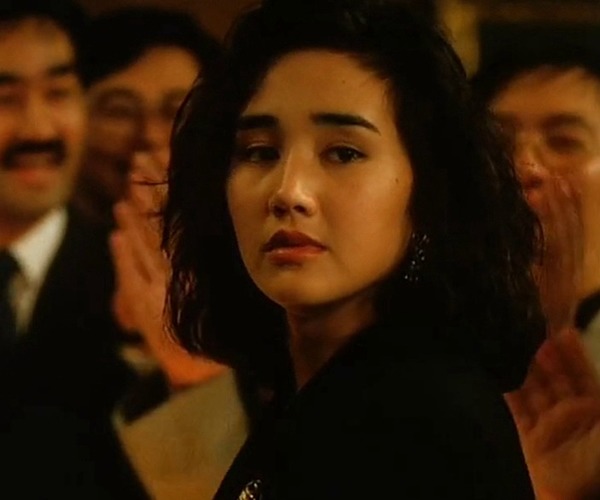 隱退後更精彩！《開心鬼》混血女神「嫁名校同學消失30年」再露面　變身大老闆「17歲愛女引轟動」