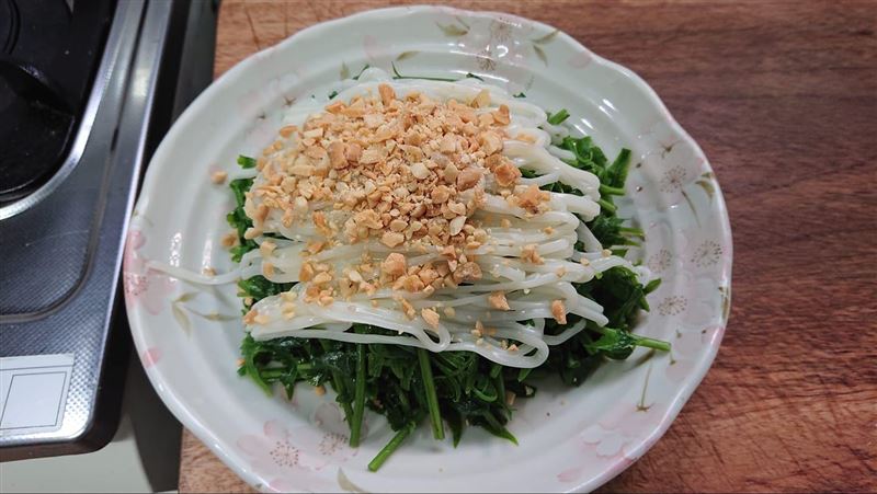 長在山裡不起眼？他PO照問「這款稀有野菜」是什麼　網友狂推「近年超受歡迎」：涼拌最美味