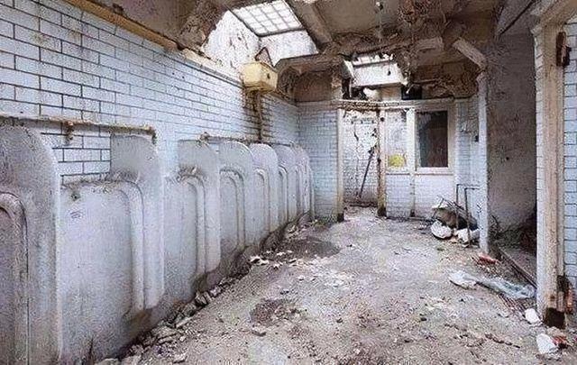 買不起房住廁所？她花不到12萬「買下百年廢棄公廁」　親手改造「位居地下卻燈火通明」全網震驚