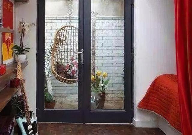 買不起房住廁所？她花不到12萬「買下百年廢棄公廁」　親手改造「位居地下卻燈火通明」全網震驚