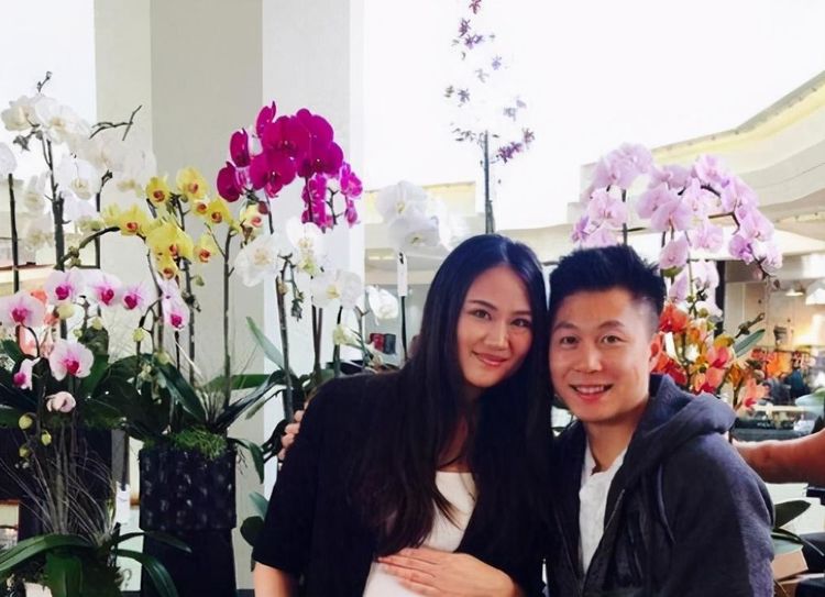 20歲時愛上14歲的她！用7年時間陪她長大　如今兒女雙全「一家四口超幸福」