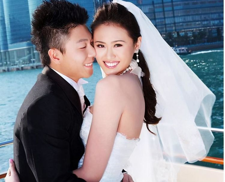 20歲時愛上14歲的她！用7年時間陪她長大　如今兒女雙全「一家四口超幸福」