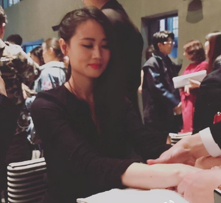 20歲時愛上14歲的她！用7年時間陪她長大　如今兒女雙全「一家四口超幸福」
