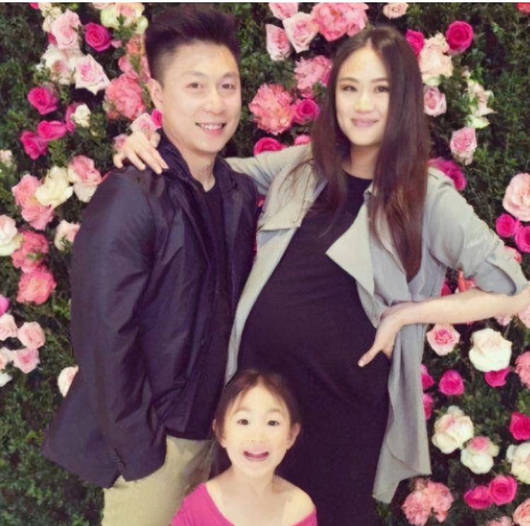 20歲時愛上14歲的她！用7年時間陪她長大　如今兒女雙全「一家四口超幸福」