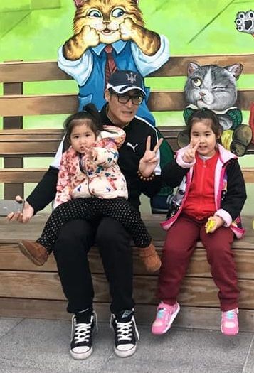 認了與2婚妻分居2年！黃建群為2幼女「堅守婚姻現況曝光」為父深情對話　放手廟公身份「吐赴深山發展」