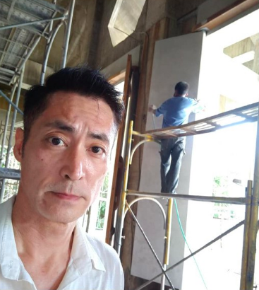 認了與2婚妻分居2年！黃建群為2幼女「堅守婚姻現況曝光」為父深情對話　放手廟公身份「吐赴深山發展」