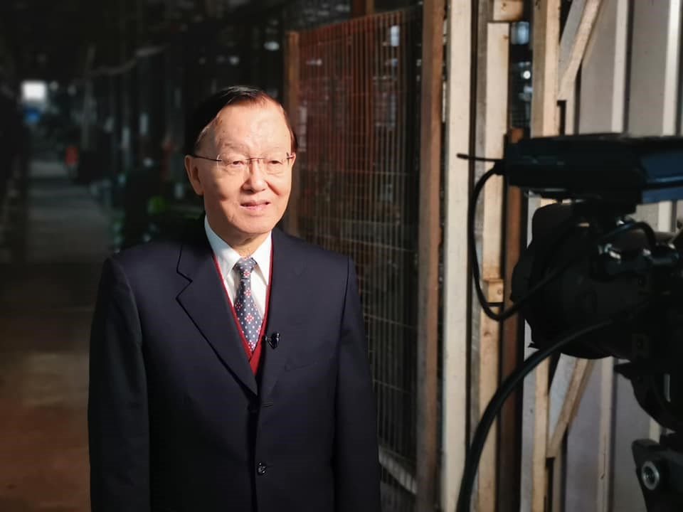 81歲樂當不老頑童！盛竹如轉換跑道「照樣年賺千萬」誓言不退休　「玩高空彈跳樣樣來」笑喊：我的人生才剛開始
