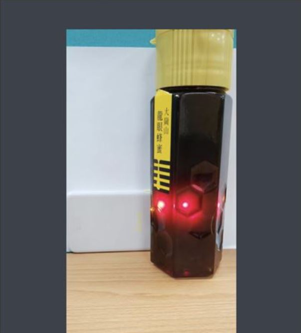 整罐發黑！她翻出「過期7年蜂蜜」傻眼問：能吃嗎？內行人曝解答「純不純一看就知道」